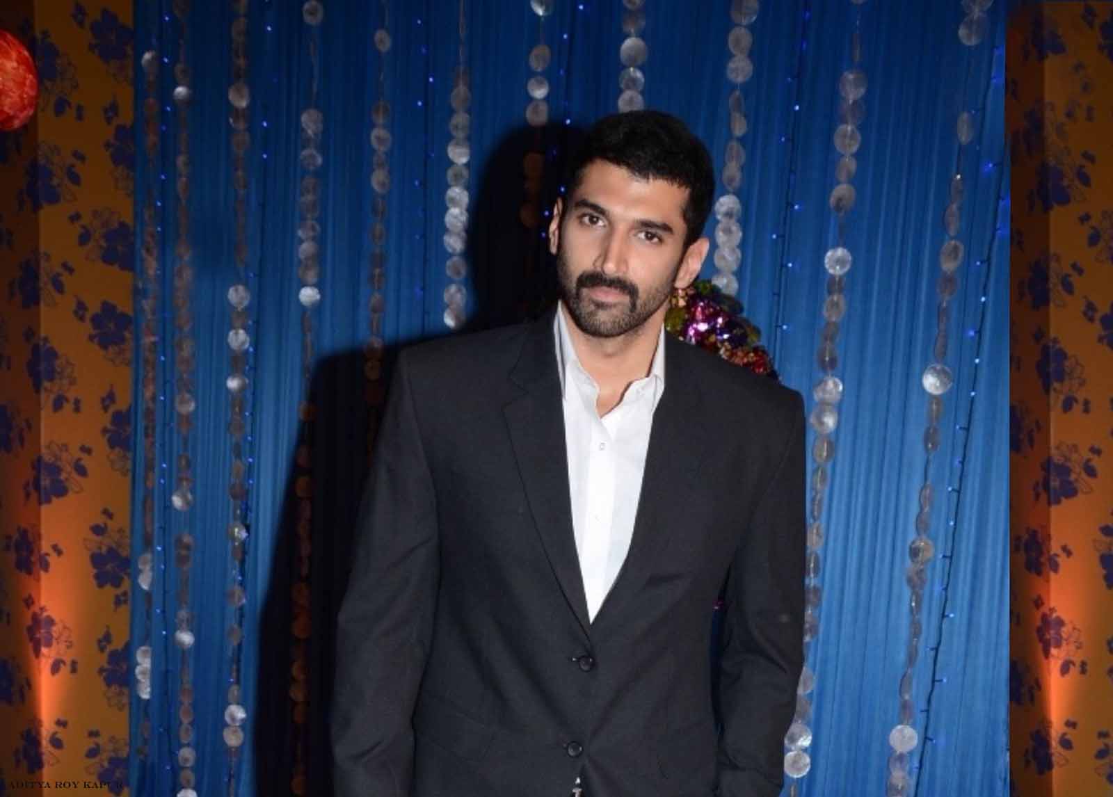 Aditya Roy Kapoor In Award Function High Definition - Adityaroy Kapur With Awards - HD Wallpaper 