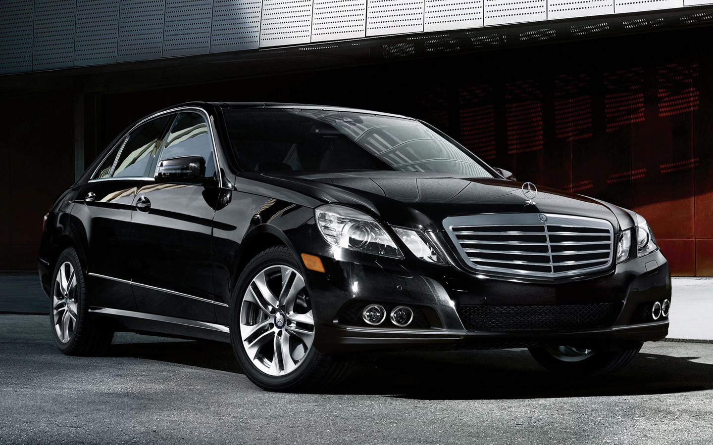 The New Mercedes Benz E Class Saloon Wallpaper - Mercedes E Class Black Car - HD Wallpaper 