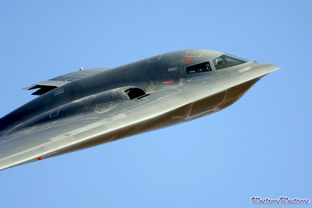 Northrop Grumman B-2 Spirit Backgrounds On Wallpapers - HD Wallpaper 