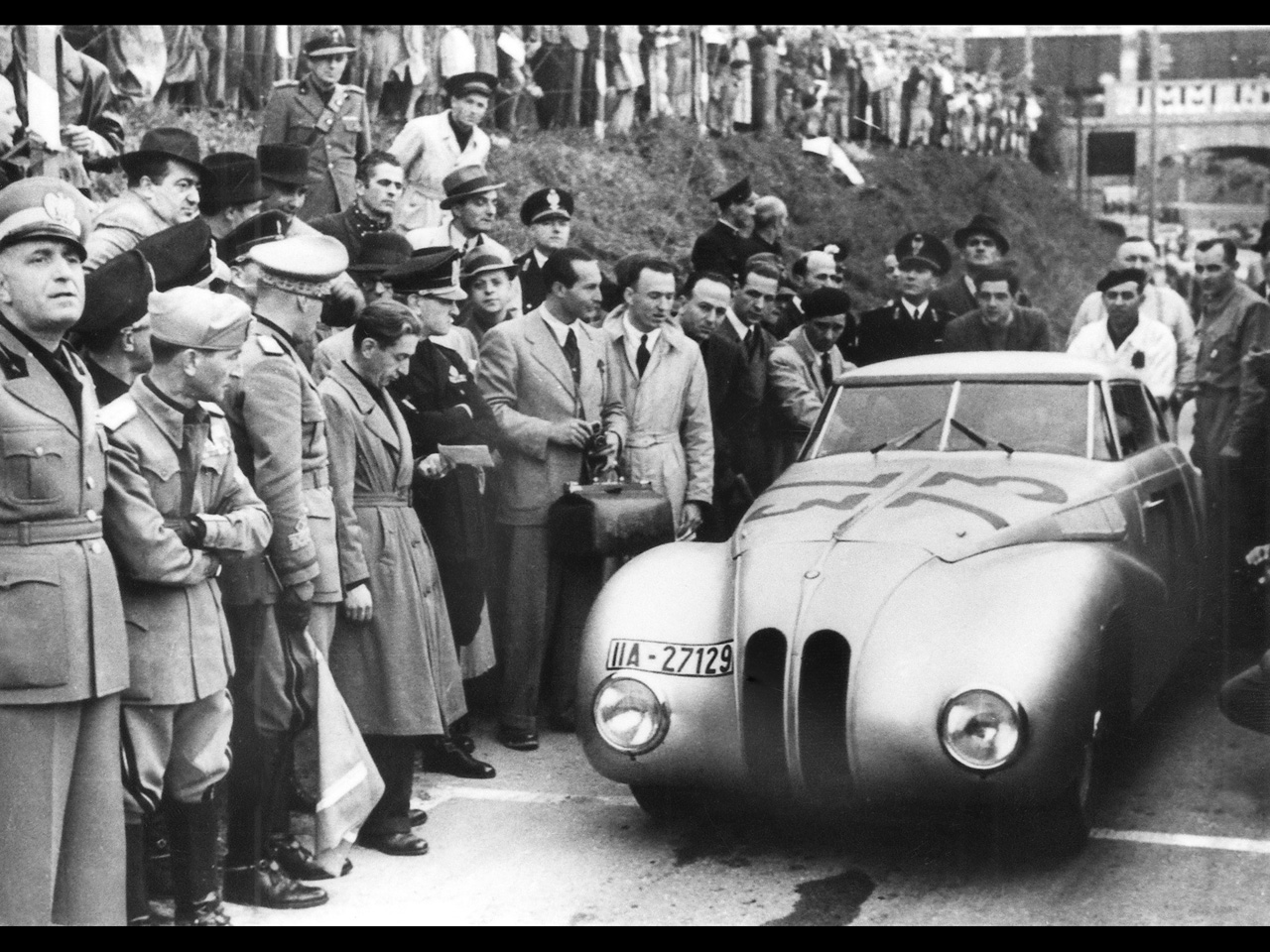 Antique Car - HD Wallpaper 