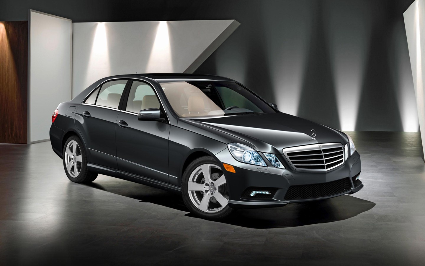 The New Mercedes Benz E Class Saloon Wallpaper - E Class 2010 Black - HD Wallpaper 