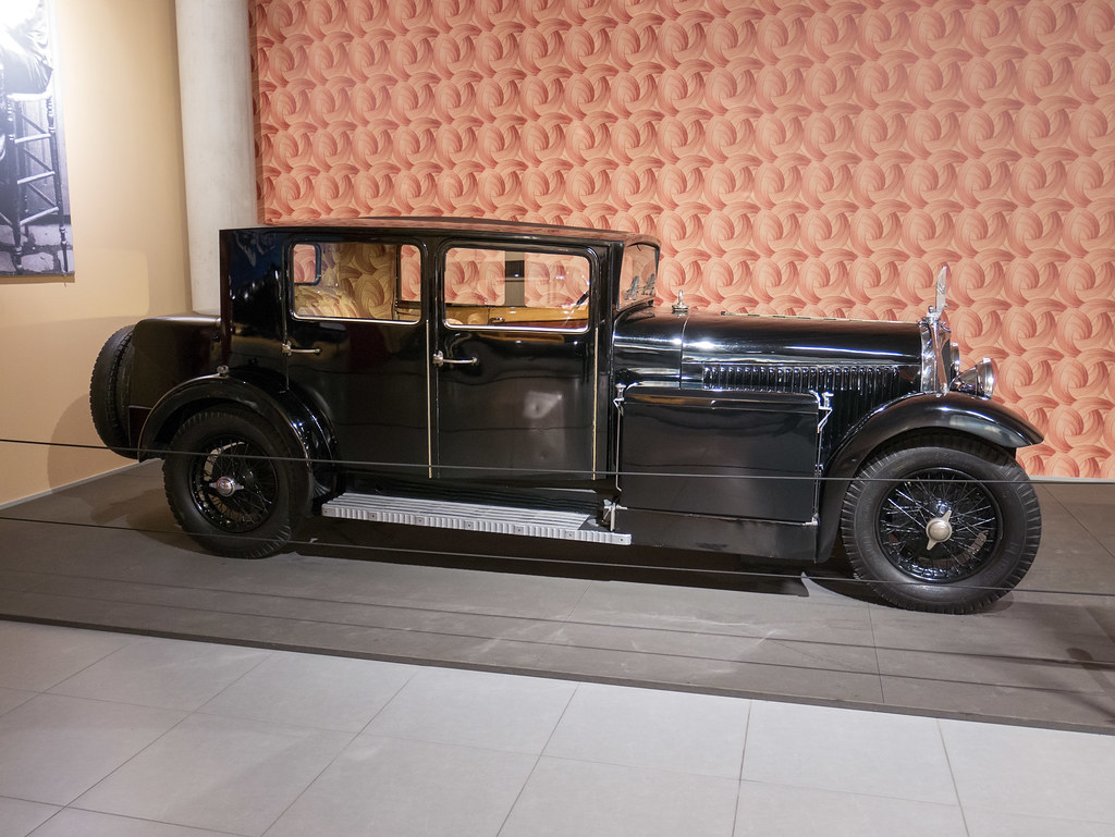 Antique Car - HD Wallpaper 