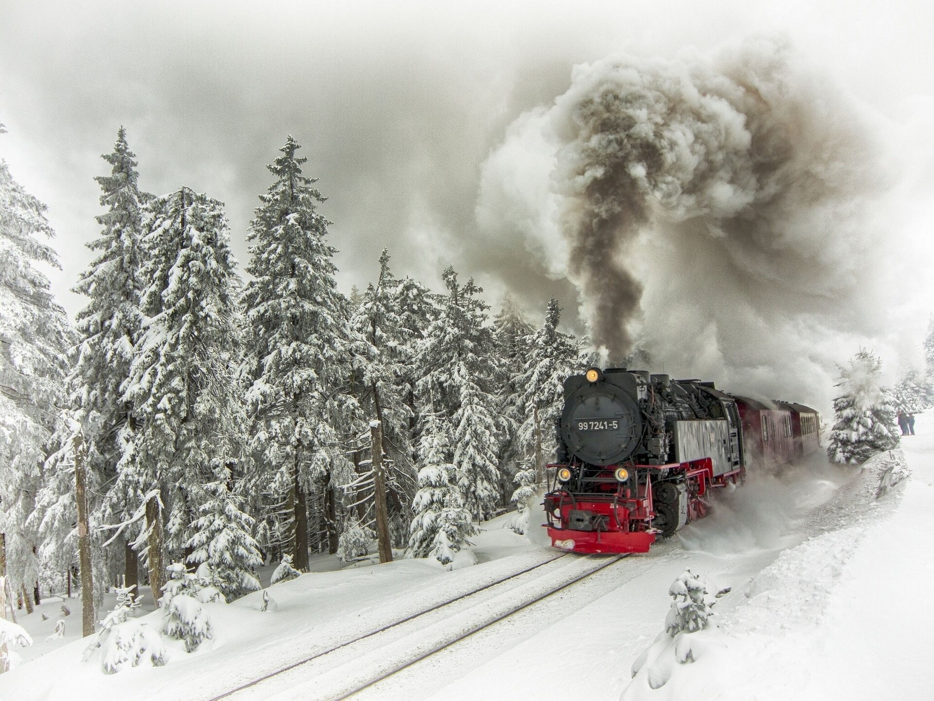 Old Train In Snow - HD Wallpaper 