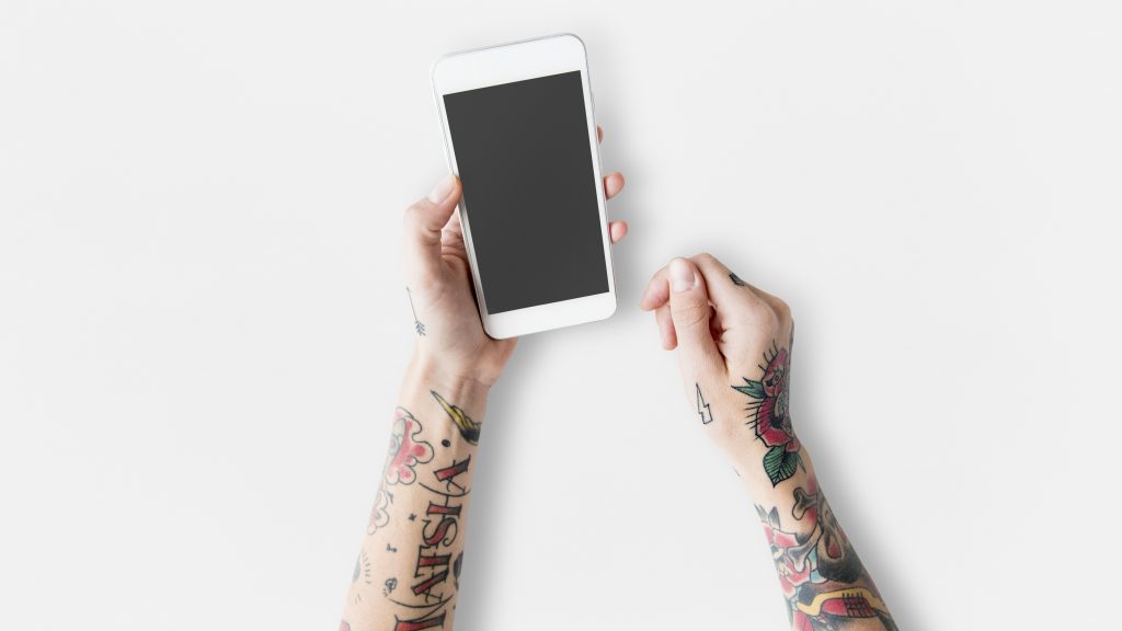 Holding Mobile Phone 4k Wallpaper - HD Wallpaper 