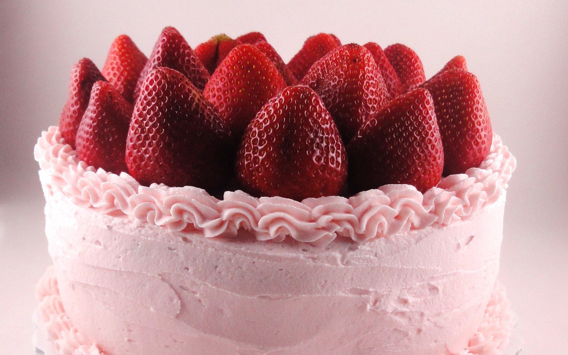 Delicious Strawberry Cake Wallpaper In Resolution - Strawberry Cream Cake Birthday - HD Wallpaper 