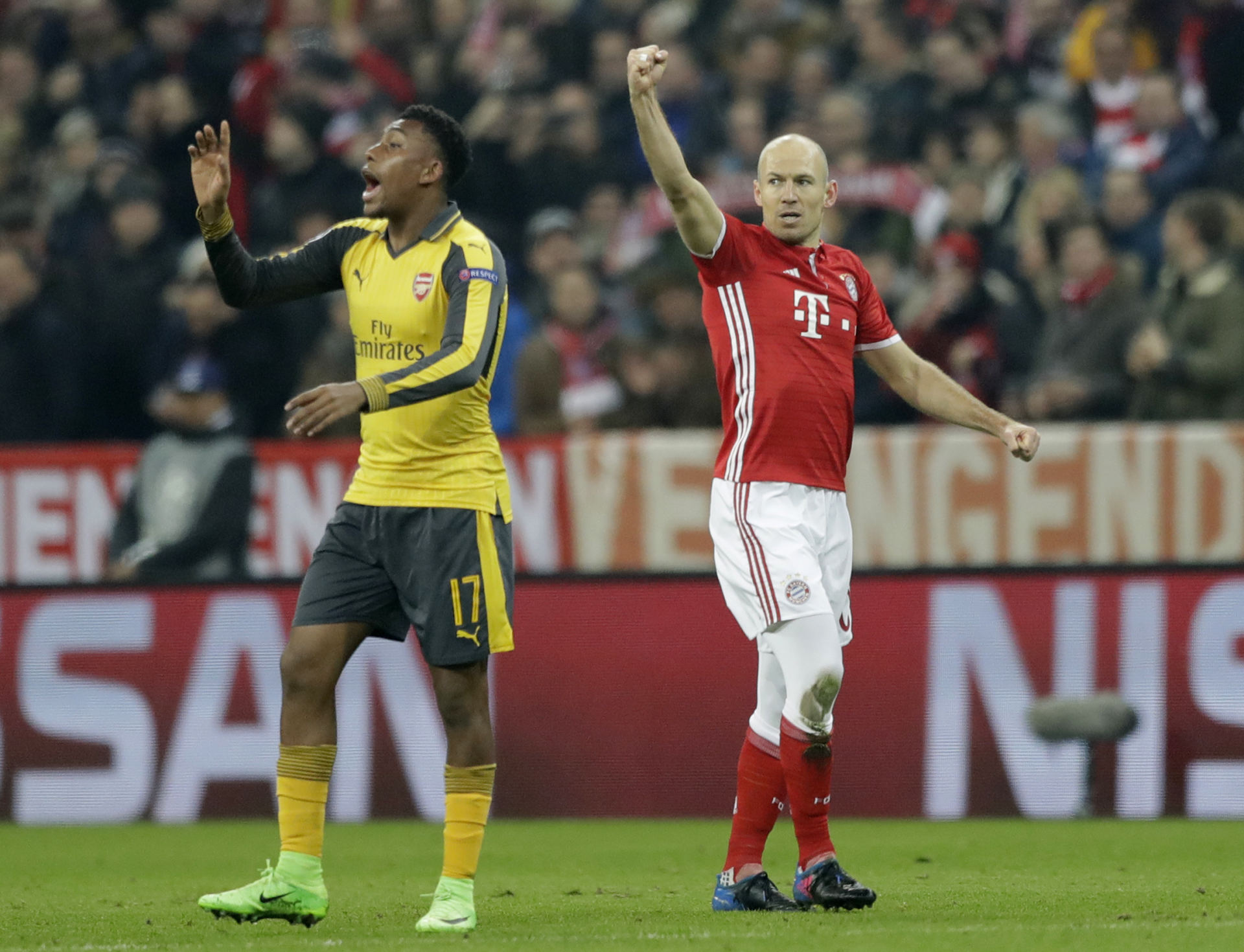 Arjen Robben Wallpapers Hd - Kick Up A Soccer Ball - HD Wallpaper 