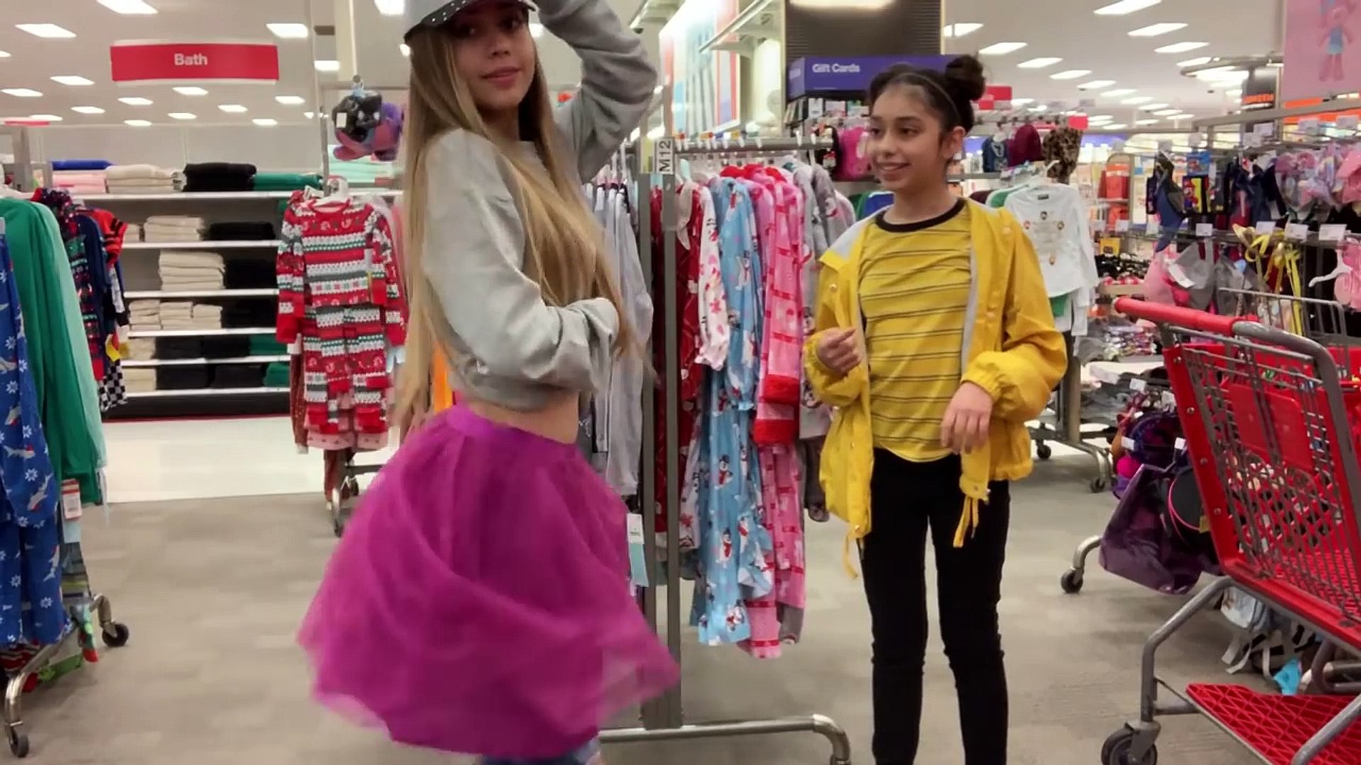 Ivanita Lomeli And Lucas Dobre - HD Wallpaper 