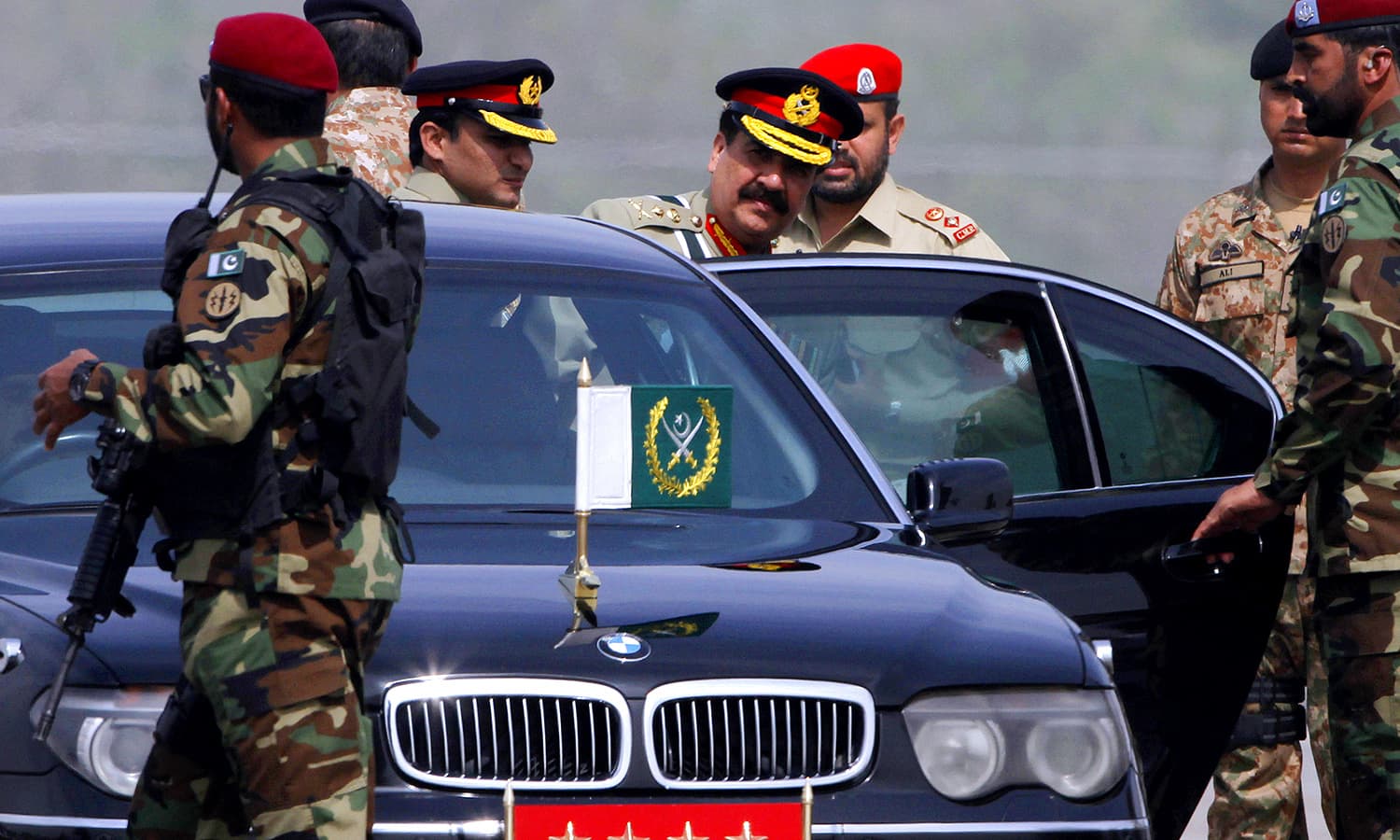 Army Chief General Raheel Sharif Leaves After Attending - Indian Army Chief Car - HD Wallpaper 