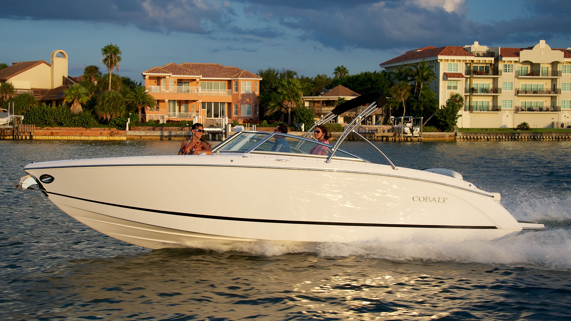 Picnic Boat - HD Wallpaper 