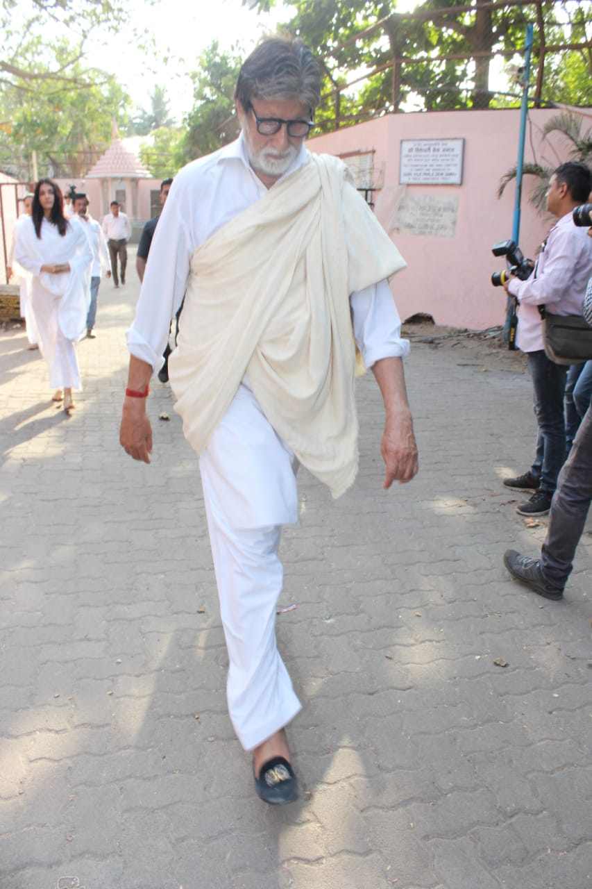 Amitabh Bachchan Was Seen At The Pawan Hans Cremation - Aishwarya Raiand Amithab Attending A Funeral - HD Wallpaper 