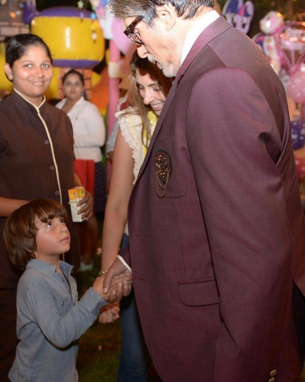 Amitabh Bachchan Reveals Shah Rukh Khan S Son Abram - Shahrukh Khan With Amitabh Bachchan - HD Wallpaper 