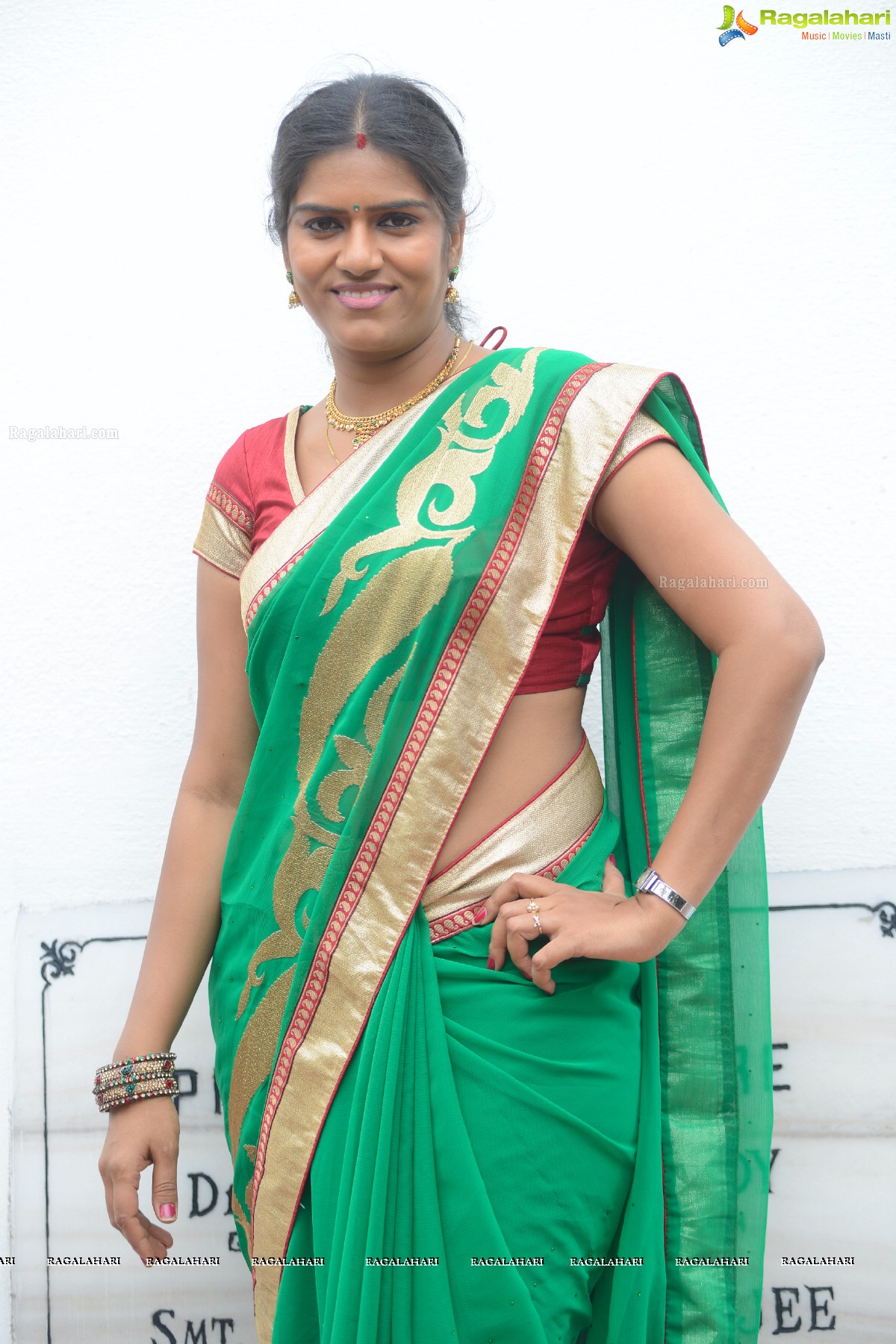 Tv Actress Bhavana Hot - HD Wallpaper 