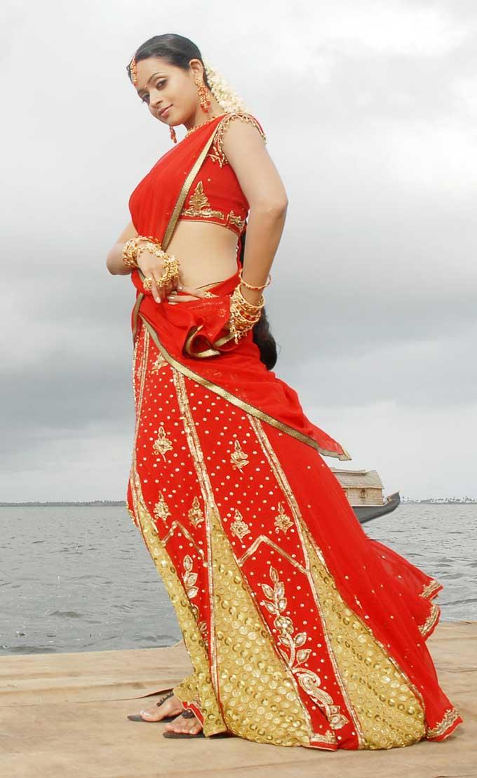 Bhavana Red Saree Hd - HD Wallpaper 