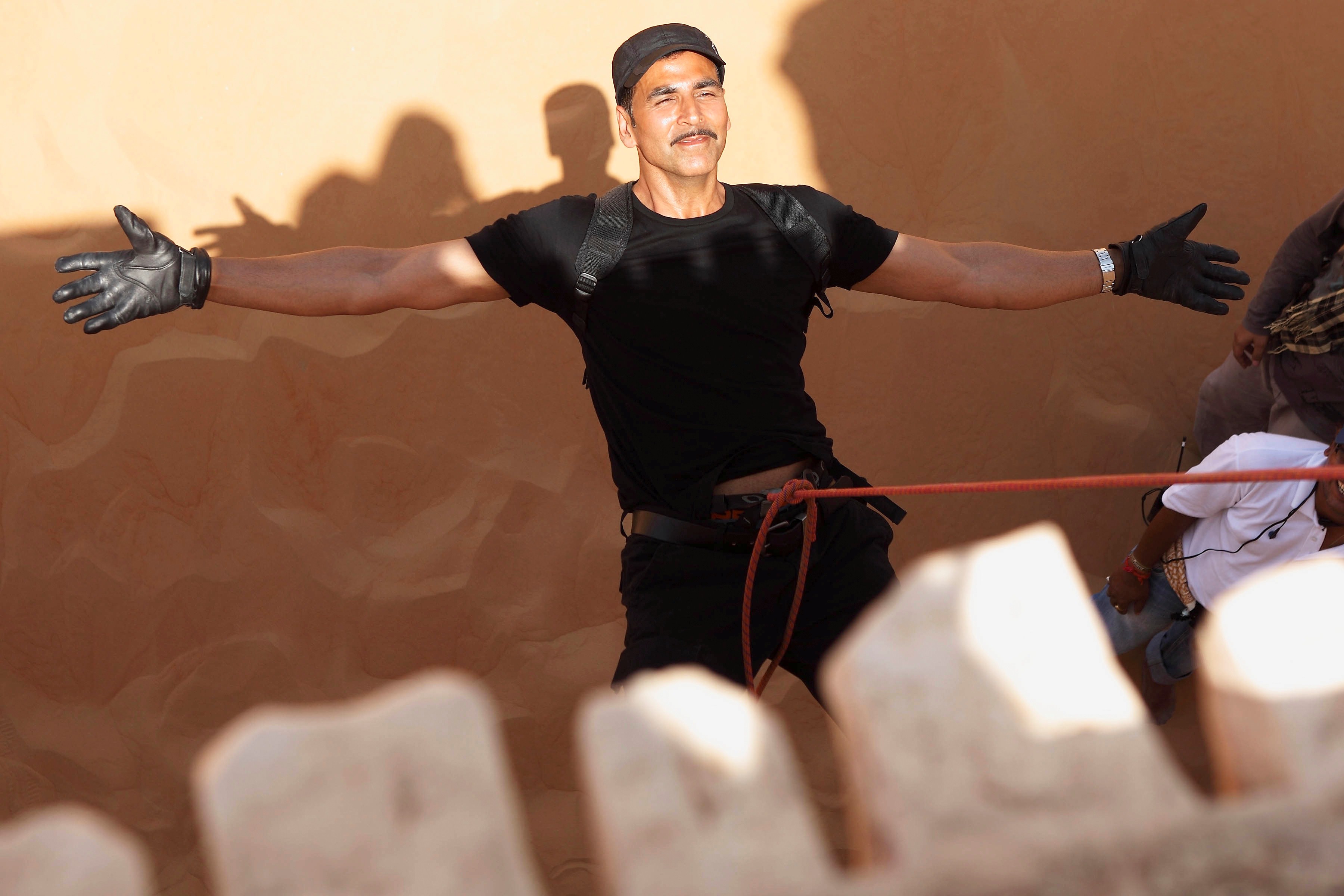 Akshay Kumar Stunt Photo - Akshay Kumar Full Hd - HD Wallpaper 