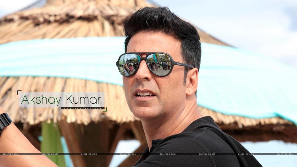 Akshay Kumar Wearing Sunglasses Wallpaper,male Celebrities - Akshay Kumar In The Shaukeens - HD Wallpaper 
