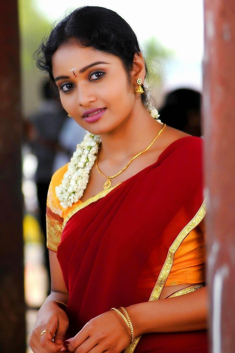 Tamil Homely Actress - HD Wallpaper 