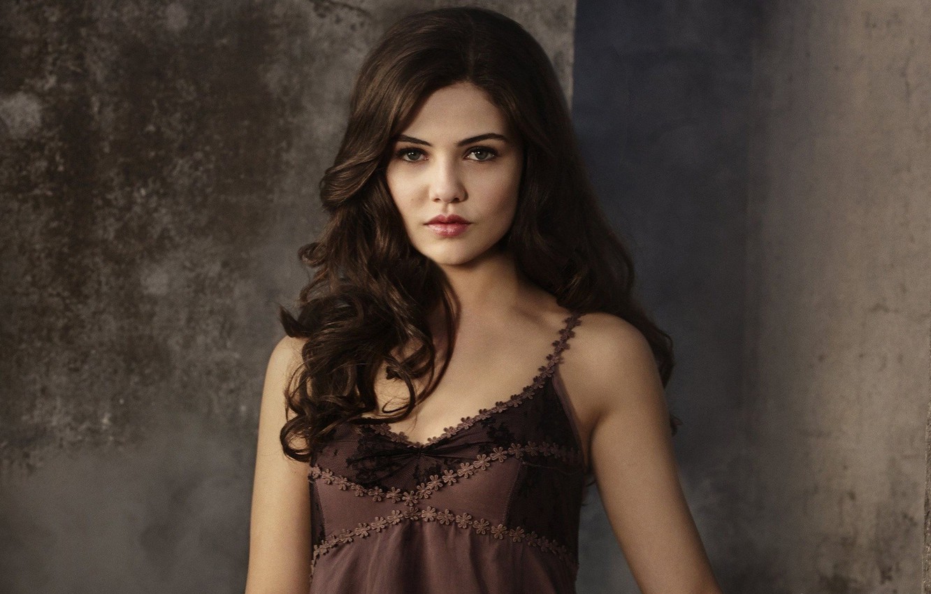 Photo Wallpaper Girl, Green Eyes, Long Hair, Brown - Danielle Campbell - HD Wallpaper 