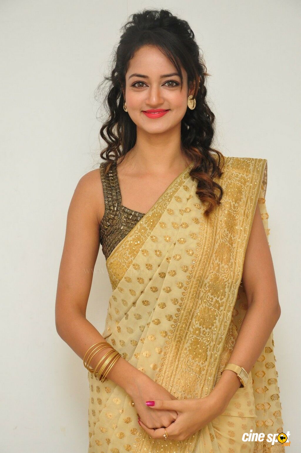 Shanvi Srivastava - HD Wallpaper 