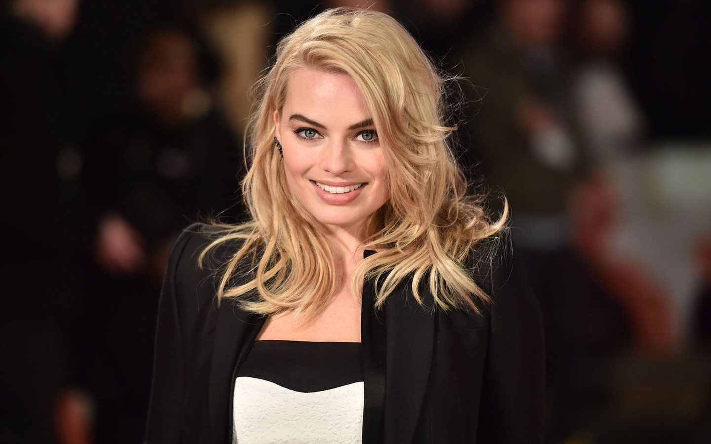 Cute Smiling Actress Margot Robbie Hd Photos - Margot Robbie Photo Shoot Hd - HD Wallpaper 