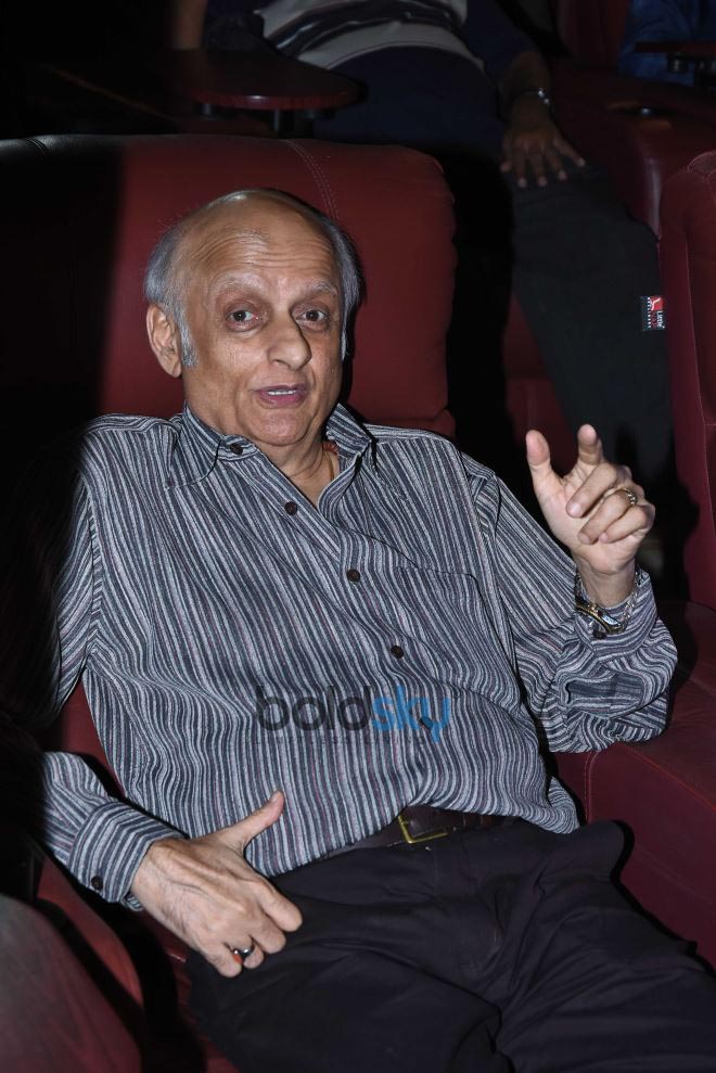 Sayeed Qadri S Book Launch Of Awarapan - Sitting - HD Wallpaper 