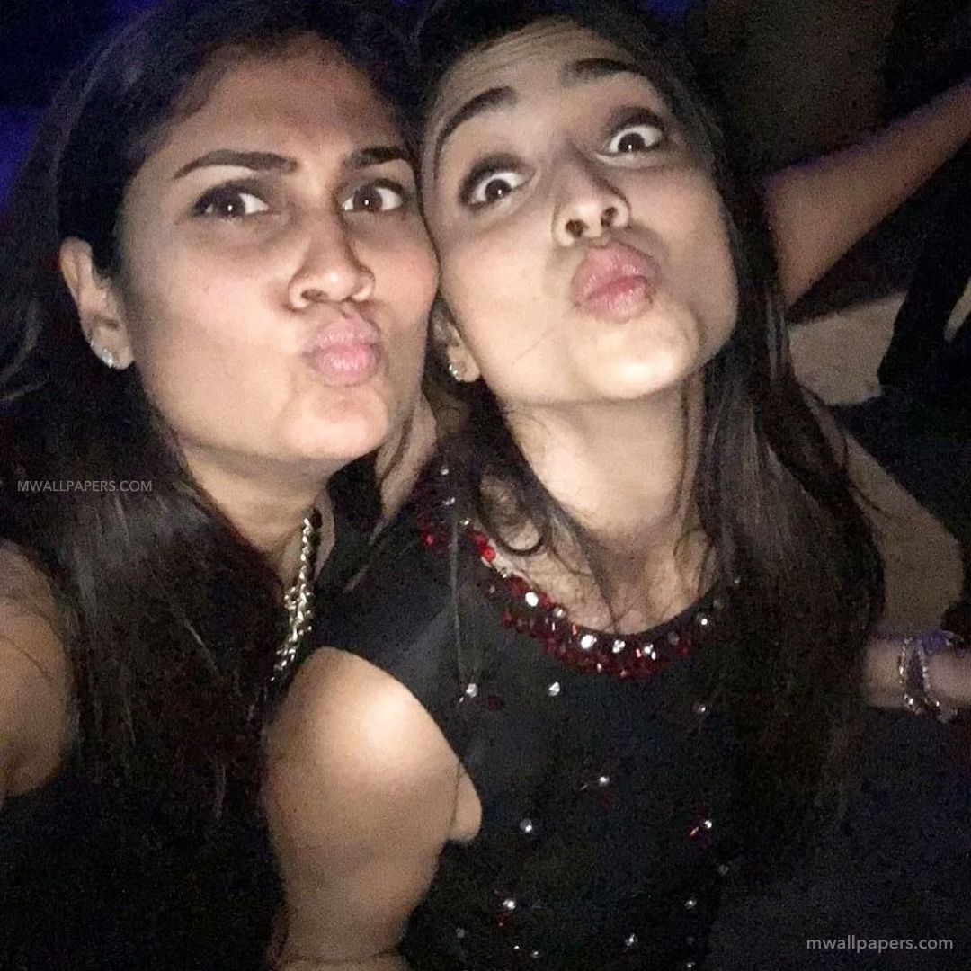 Shriya Saran Hd Wallpapers (1080p, 4k) (51511) - Friendship - HD Wallpaper 