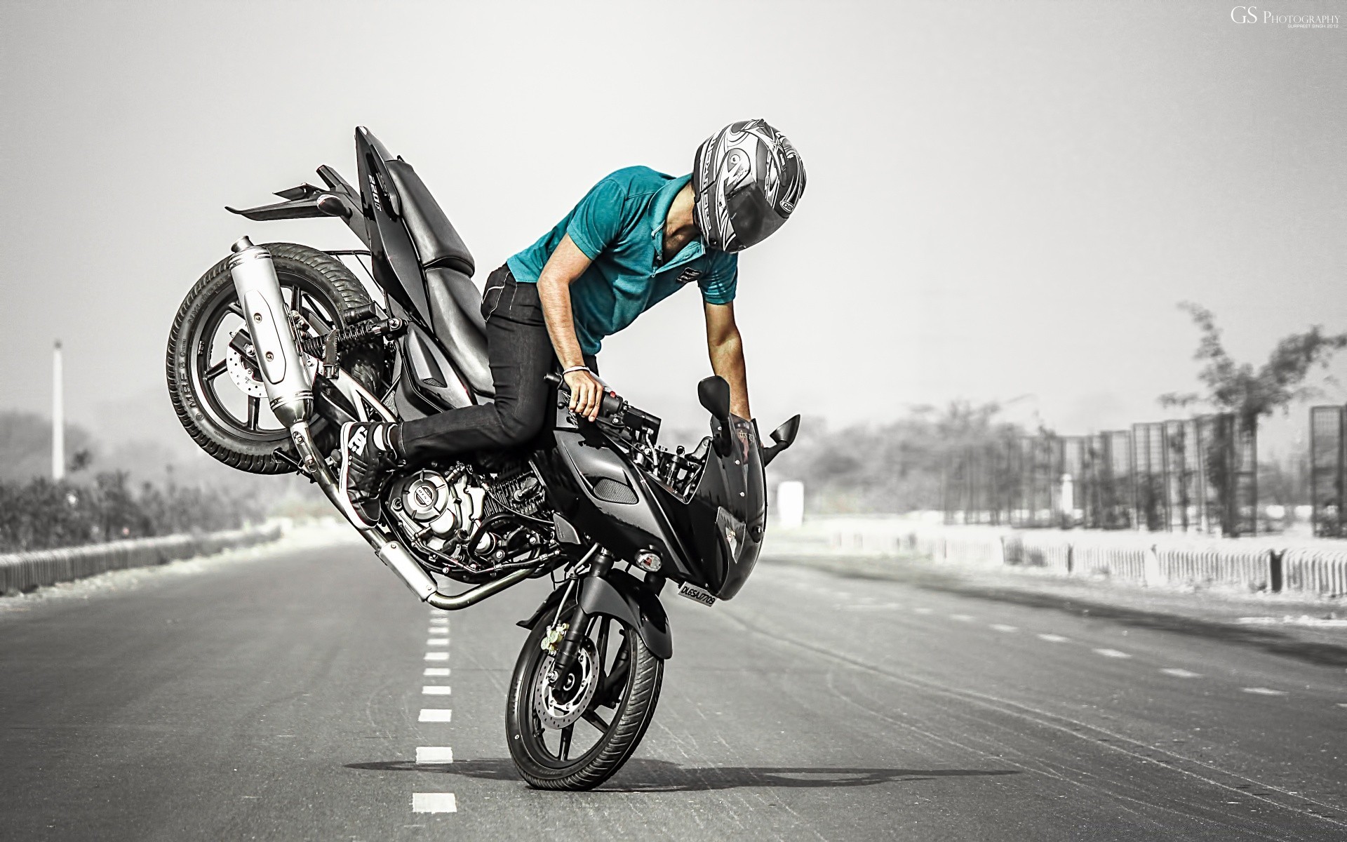 Motorcycles Bike Road Transportation System Street - Pulsar 220 Bike Stunt - HD Wallpaper 