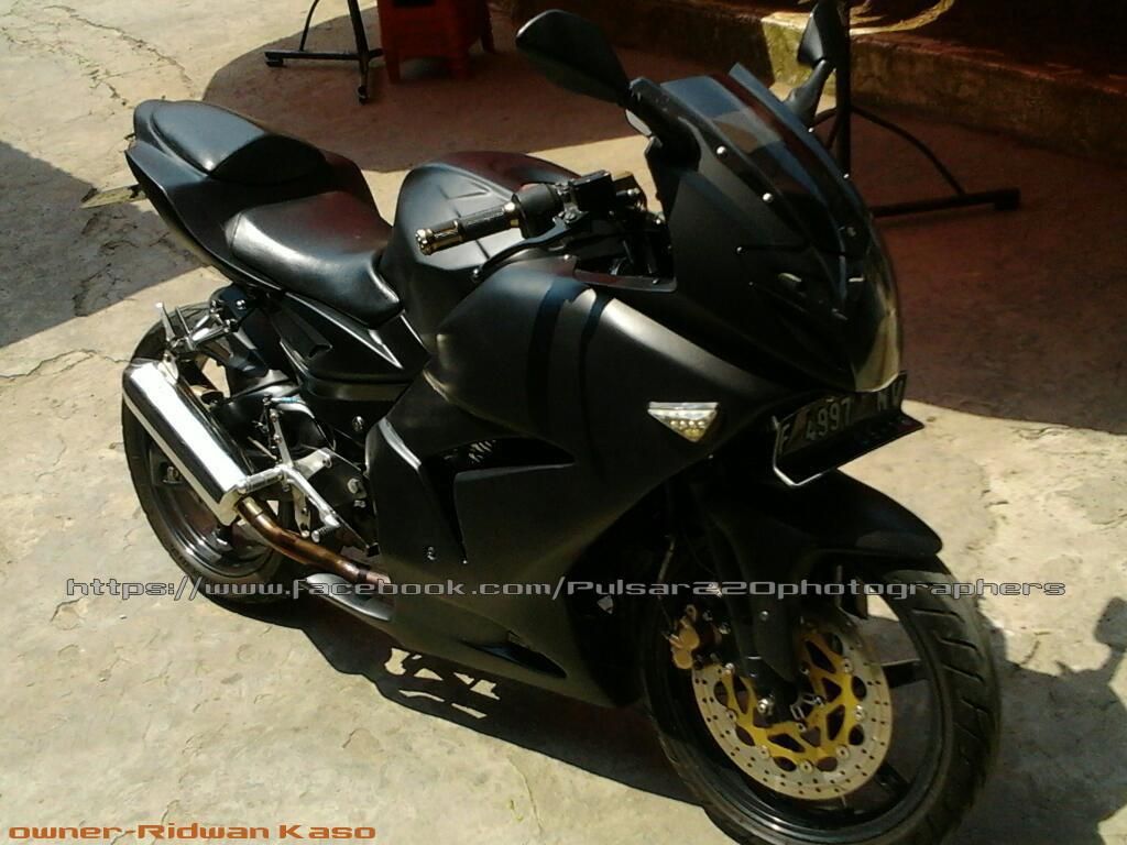 Black Pulsar 220 Modified - HD Wallpaper 