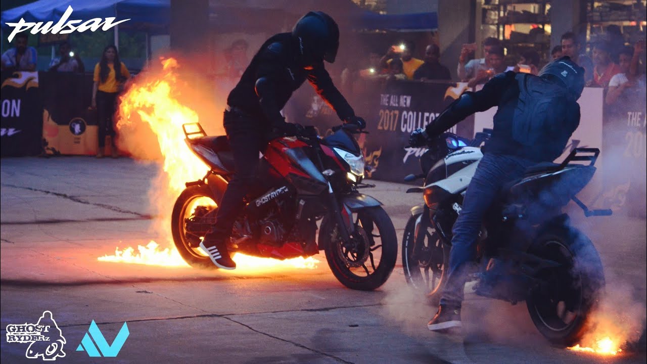 Ns 200 Stunts - HD Wallpaper 