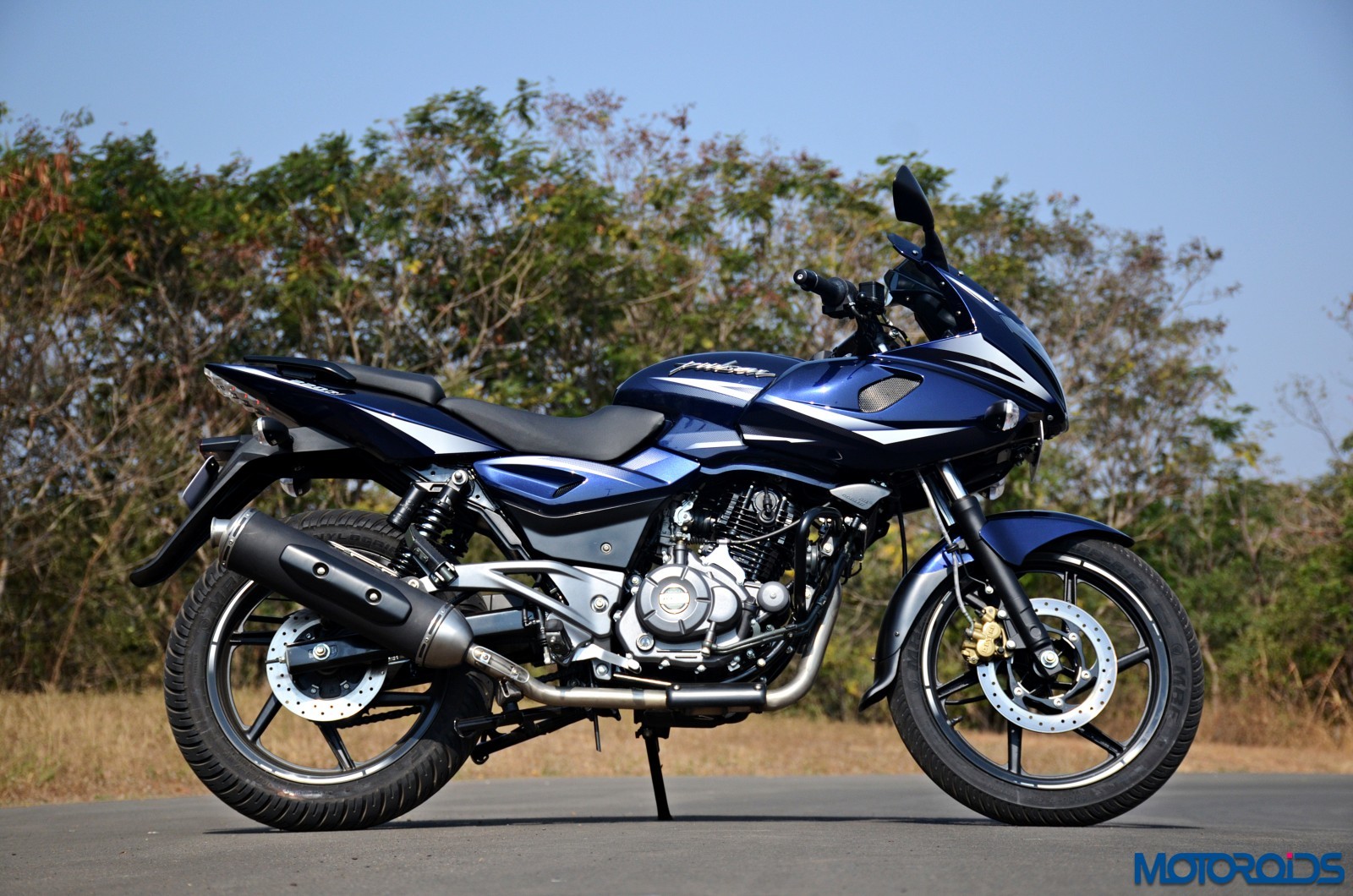 2017 Bajaj Pulsar 220 Dts-i - Pulsar Rs 200 Graphite Black - HD Wallpaper 