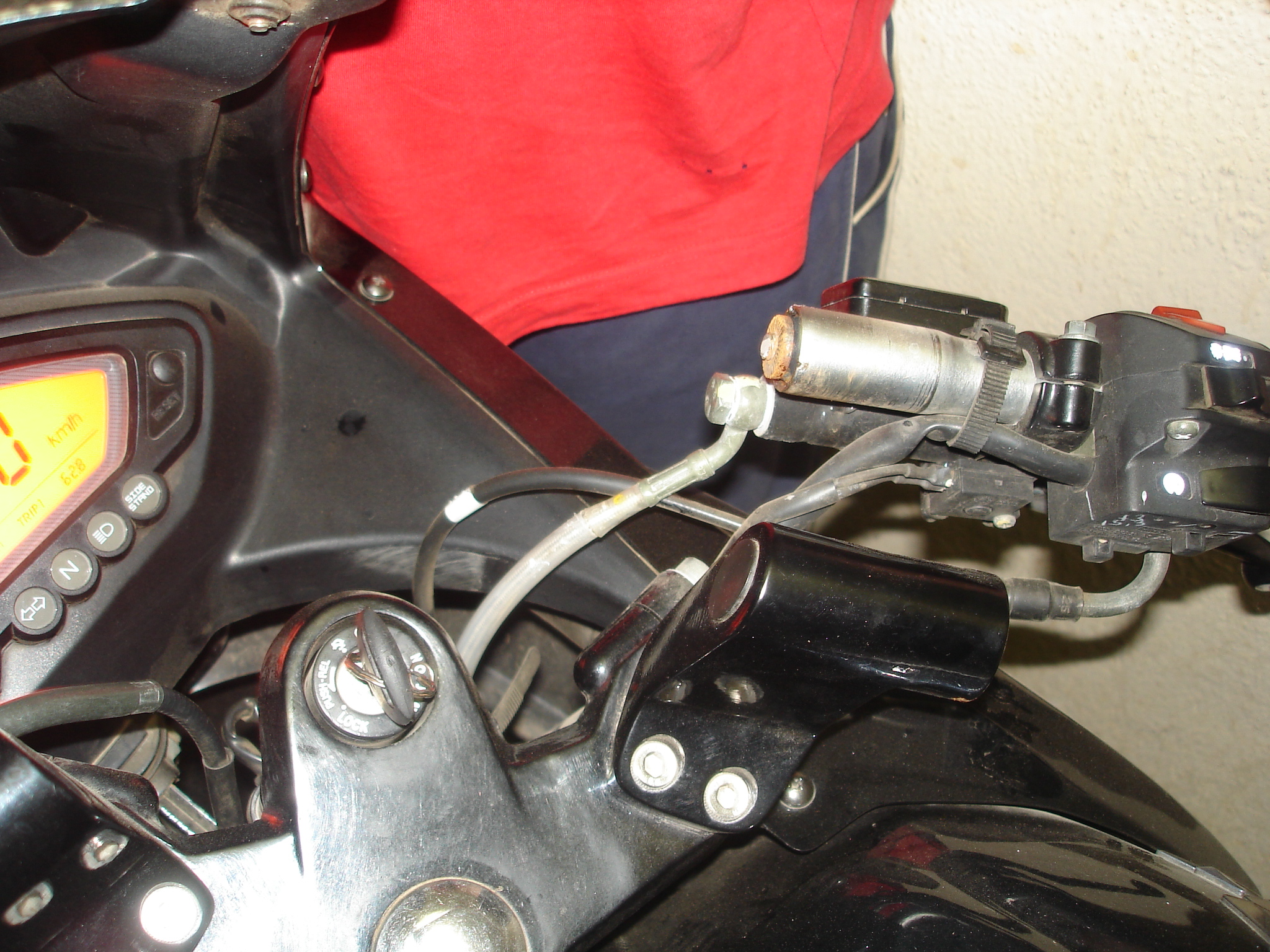 Black Pulsar 220 Accident Bike - HD Wallpaper 