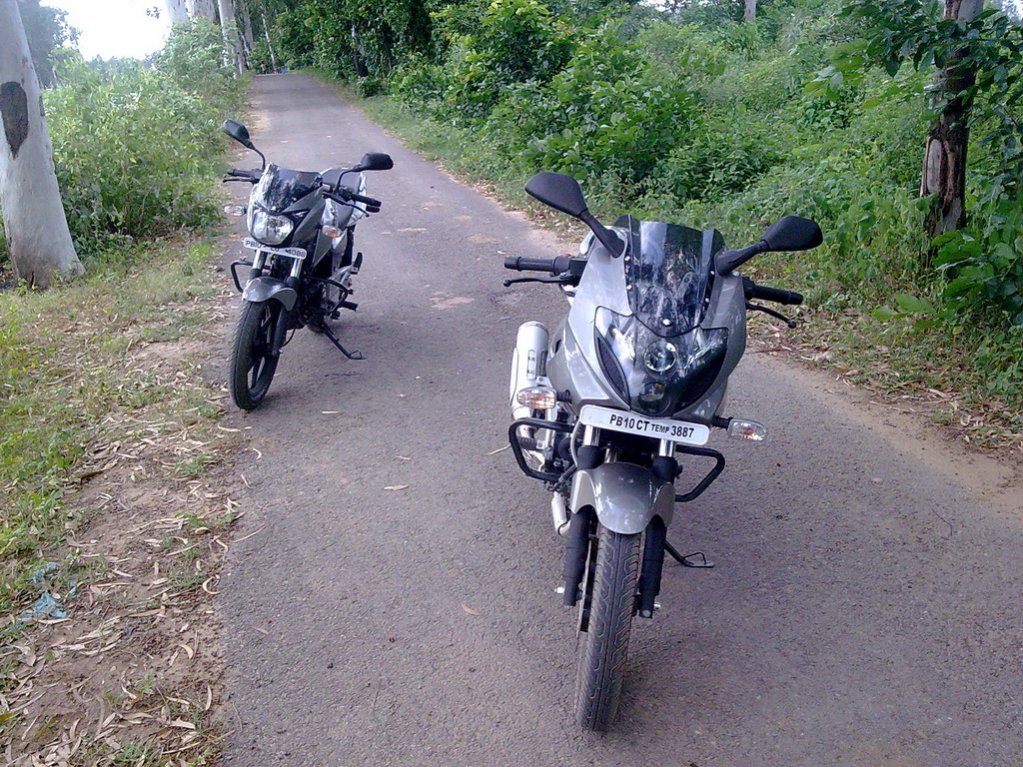 Pulsar 220 F Front View - HD Wallpaper 