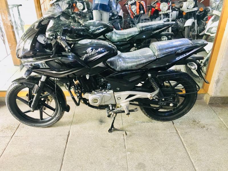 Bajaj Pulsar 220f - Motorcycle - HD Wallpaper 