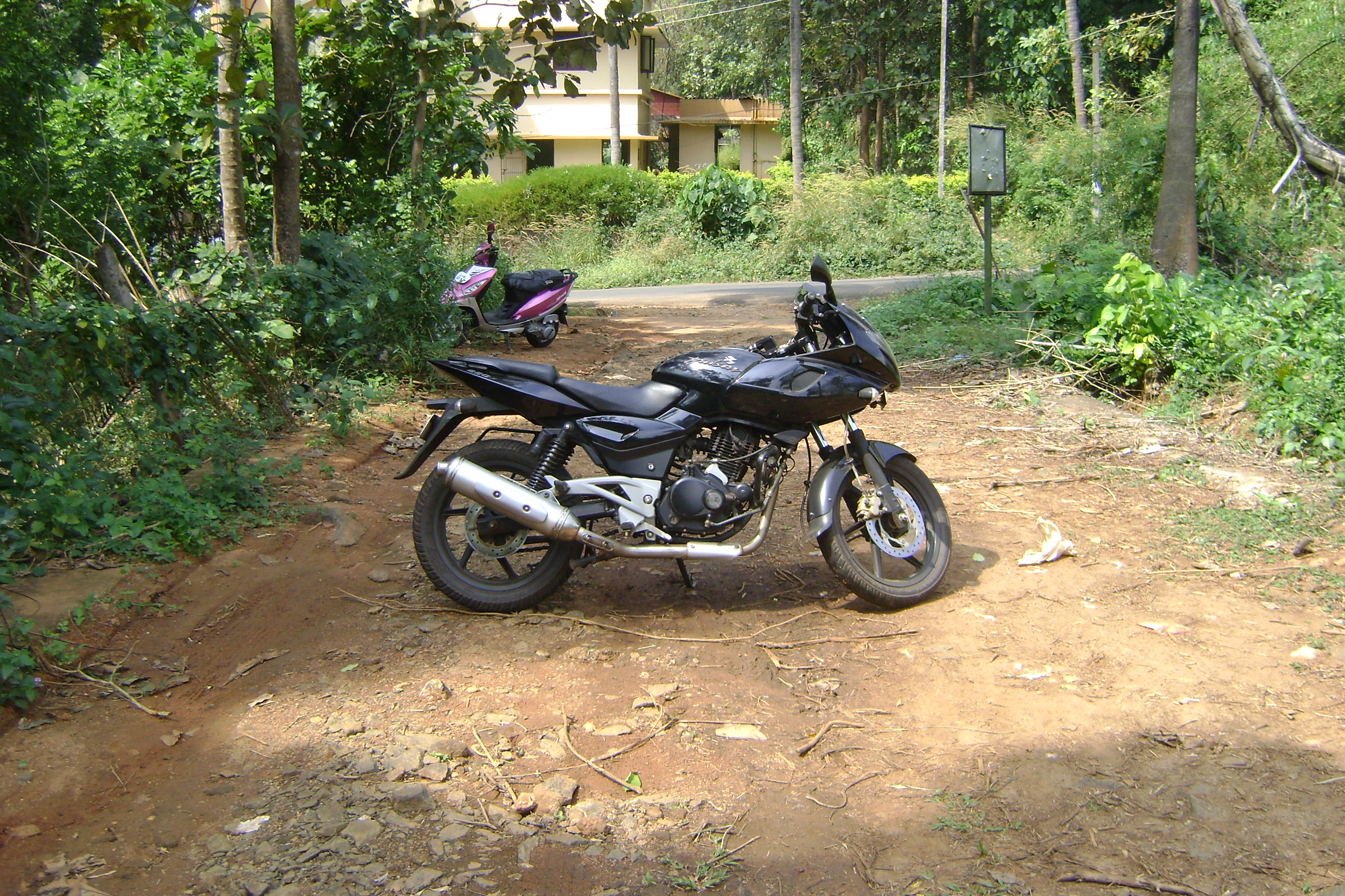 Dsc04536 - Akrapovic Exhaust For Pulsar 220 - HD Wallpaper 