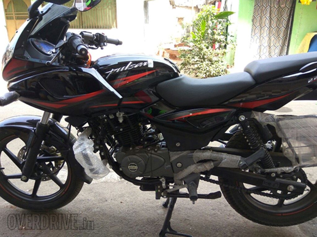 Bajaj Pulsar 220f Bsiv - Pulsar 220 Bs4 Price - HD Wallpaper 