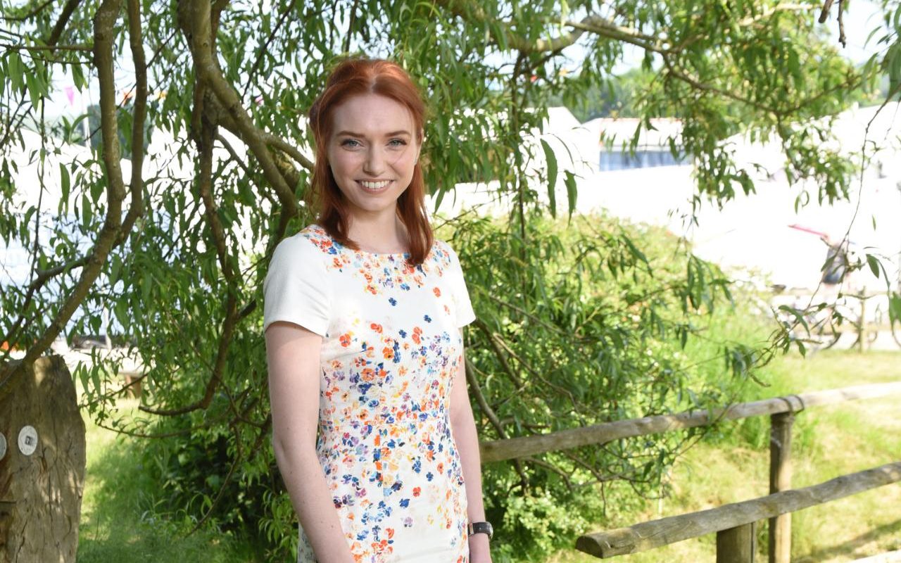 Aidan Turner Eleanor Tomlinson Rumors - HD Wallpaper 