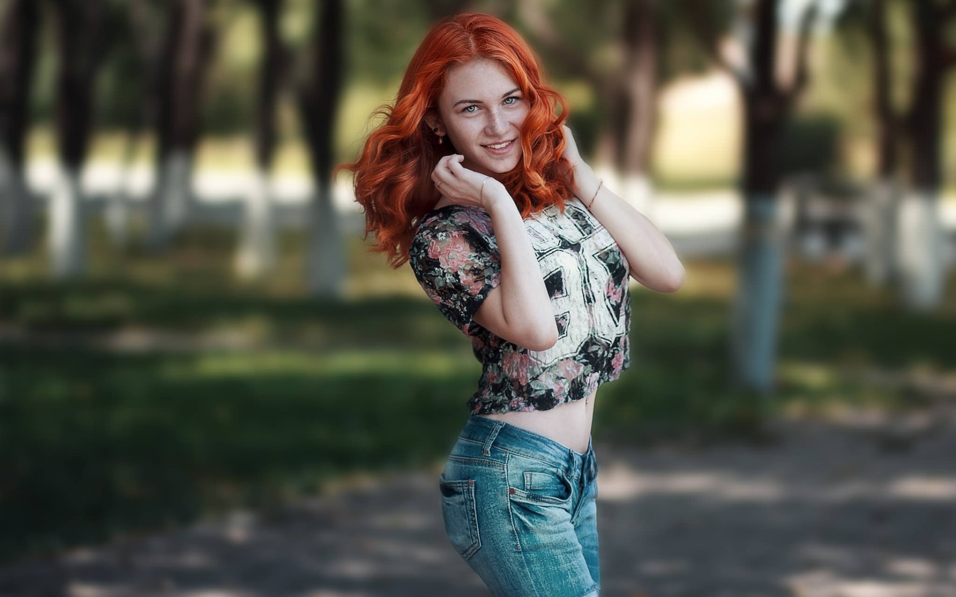 Redhead With Belly Button Piercing - HD Wallpaper 
