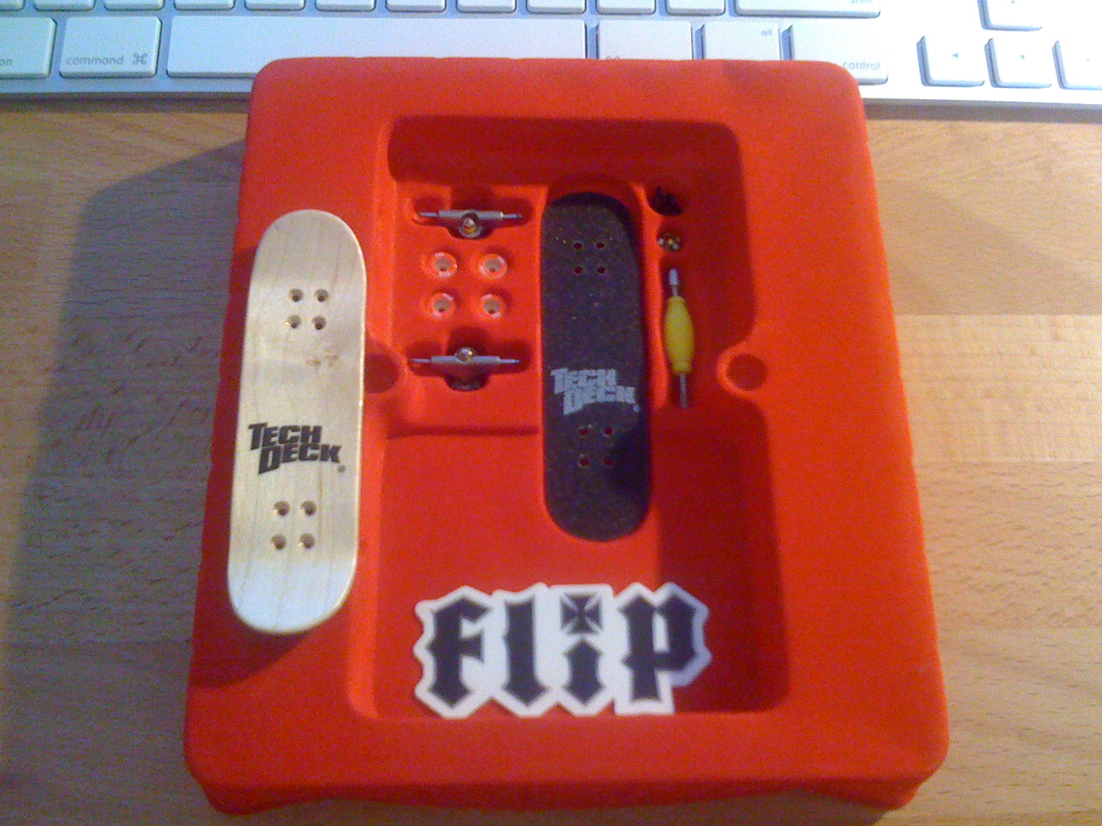 Canadian Maple Tech Deck - HD Wallpaper 