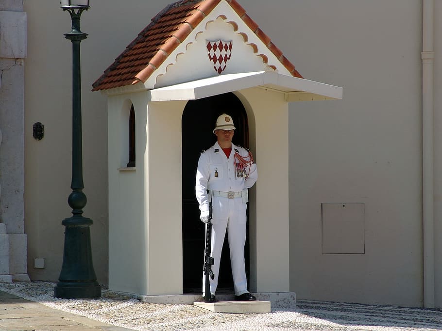 Monaco, Sentry, Palace, Guard, Cottage, Standing, Full - Prince's Palace Of Monaco - HD Wallpaper 