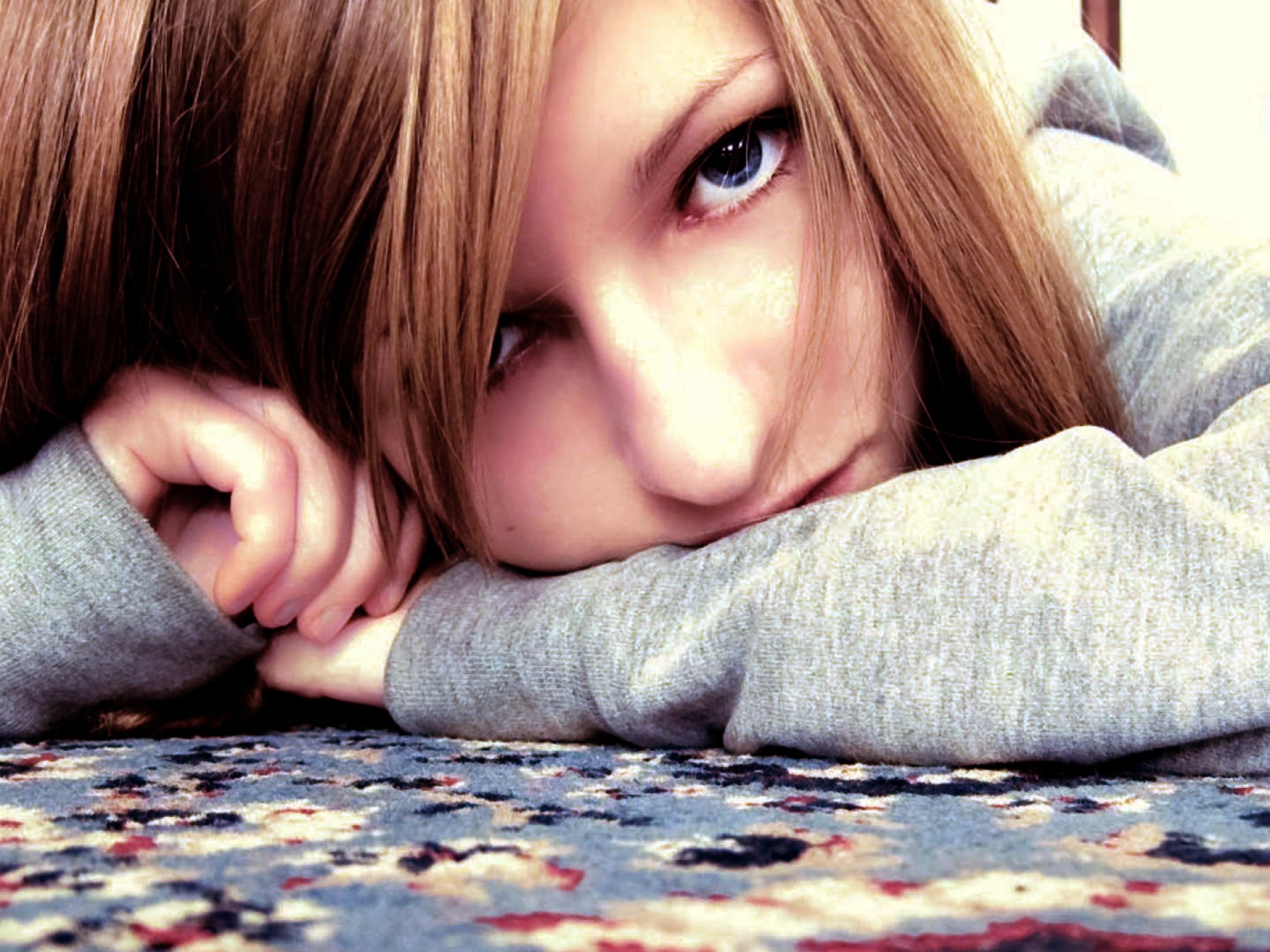 Muchacha Triste Hd Wallpapers - Leave Her Dont Cheat - HD Wallpaper 