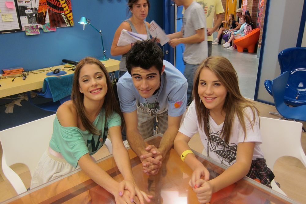 Lucia Gil La Gira - HD Wallpaper 