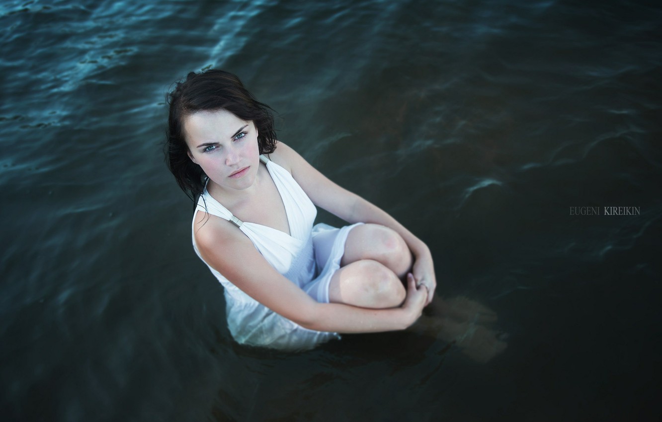 Photo Wallpaper Look, Girl, Face, Pose, Portrait, Wet, - Girl - HD Wallpaper 