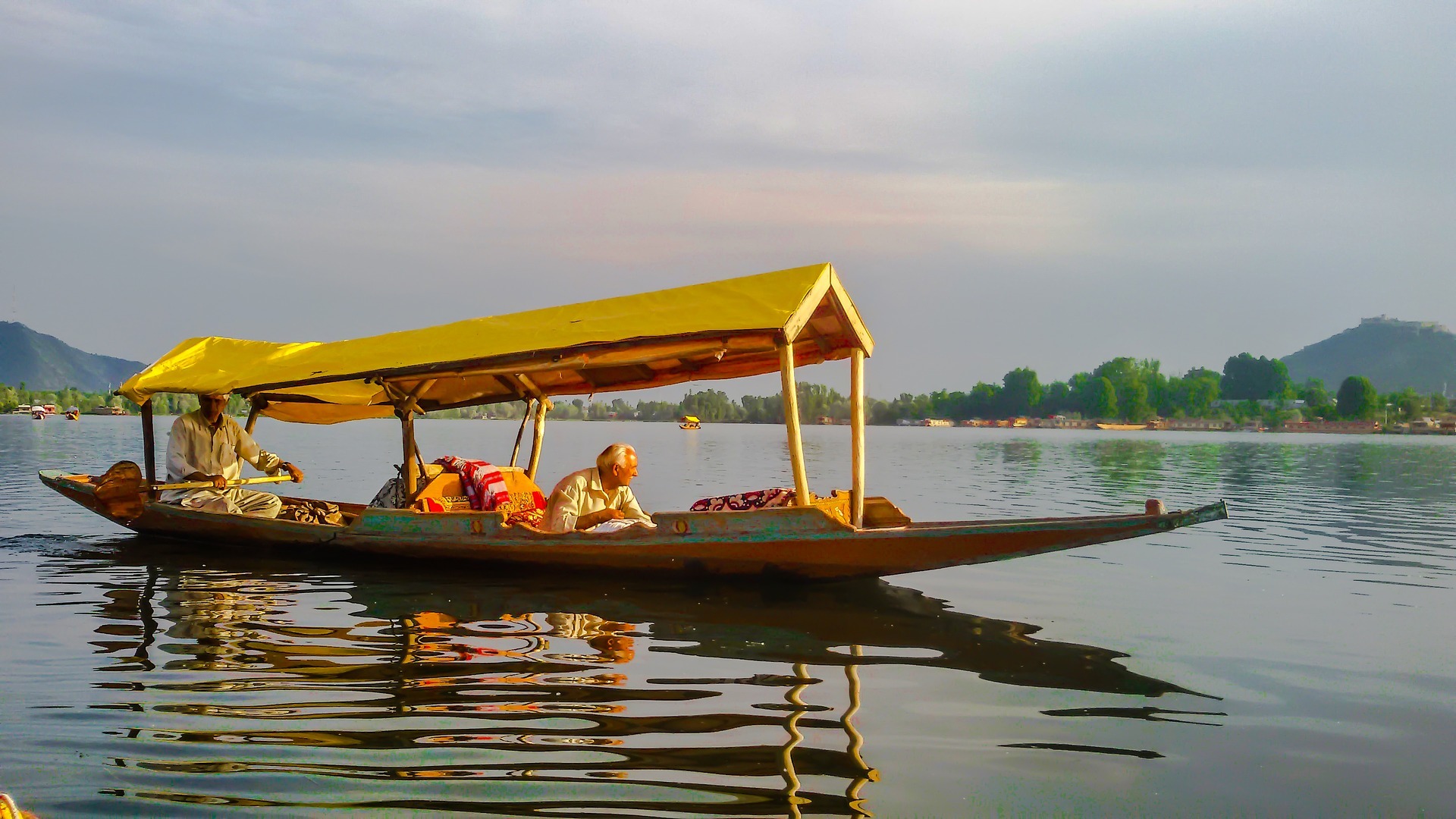 Adventure Travel Trip - Dal Lake In Kashmir - HD Wallpaper 
