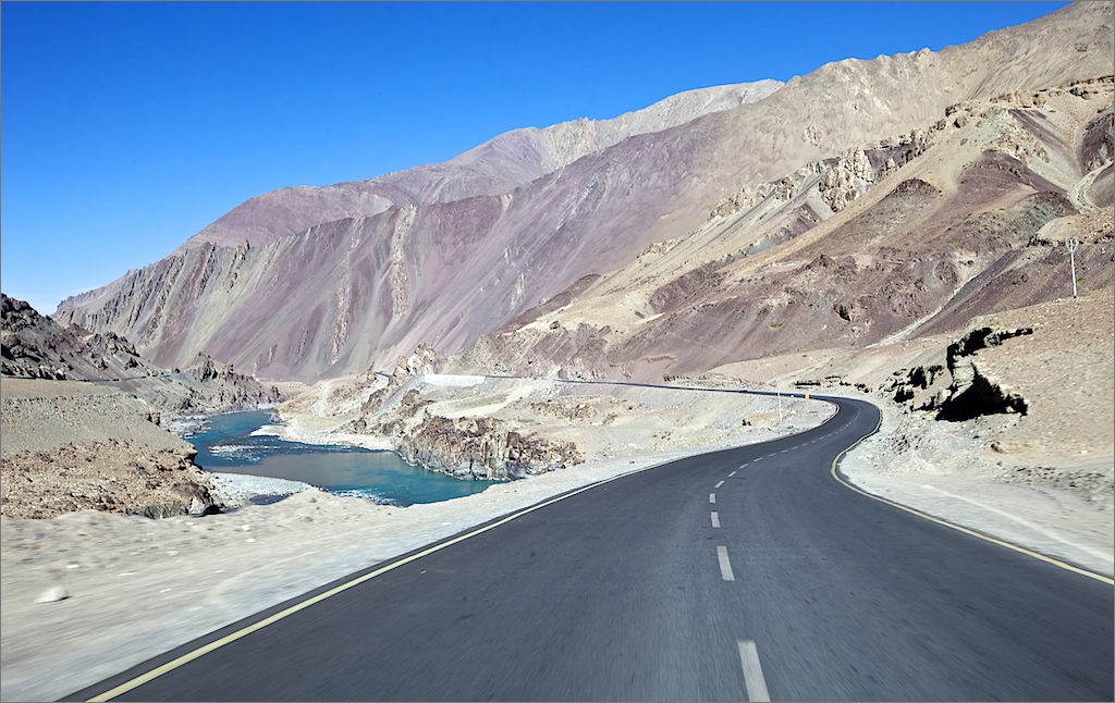 The Road Nh 1d From Srinagar - Kargil To Leh Road - HD Wallpaper 