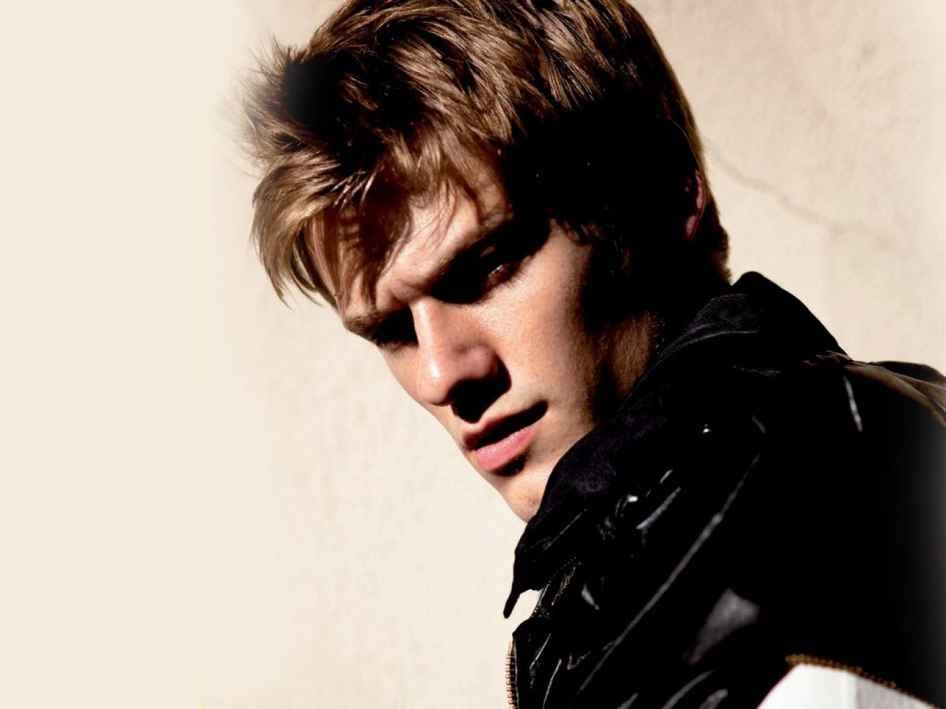 Paul Walker Wallpapers - Lucas Till Hottest - HD Wallpaper 