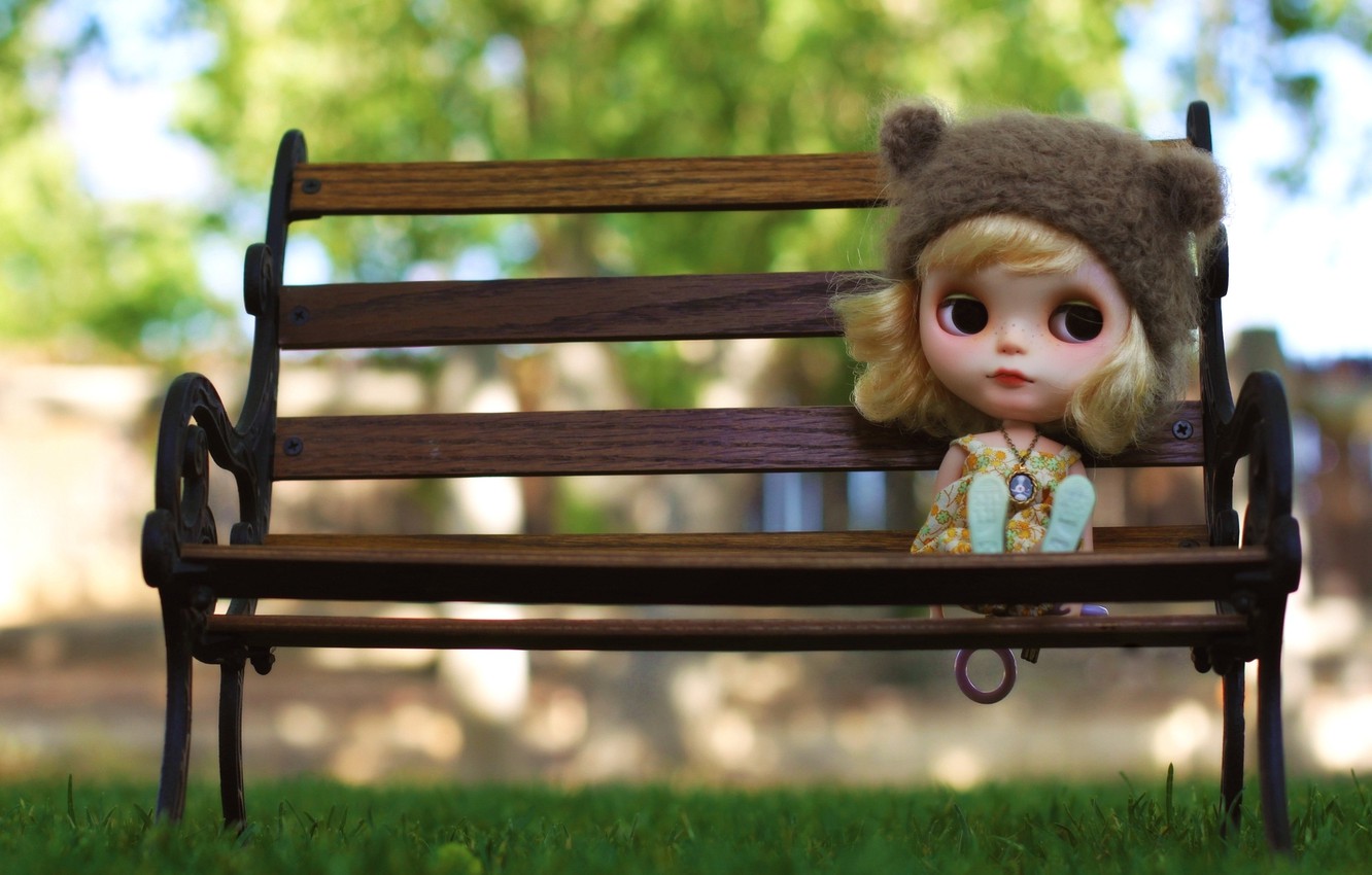 Photo Wallpaper Sadness, Grass, Bench, Mood, Hat, Toy, - Best Doll Cover Pic For Fb - HD Wallpaper 
