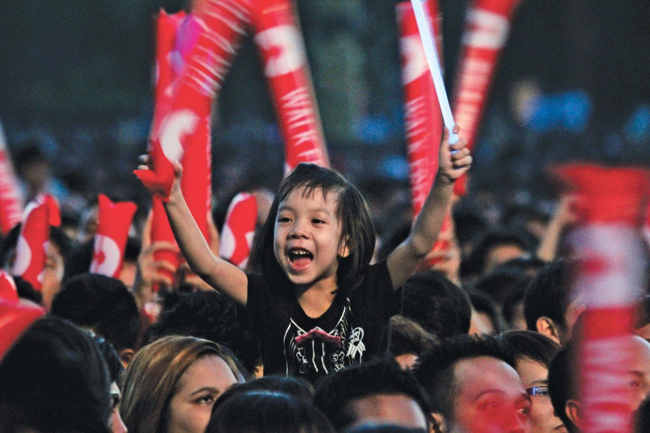 Co02 Youth Revolt India Pakistan Second - Crowd - HD Wallpaper 