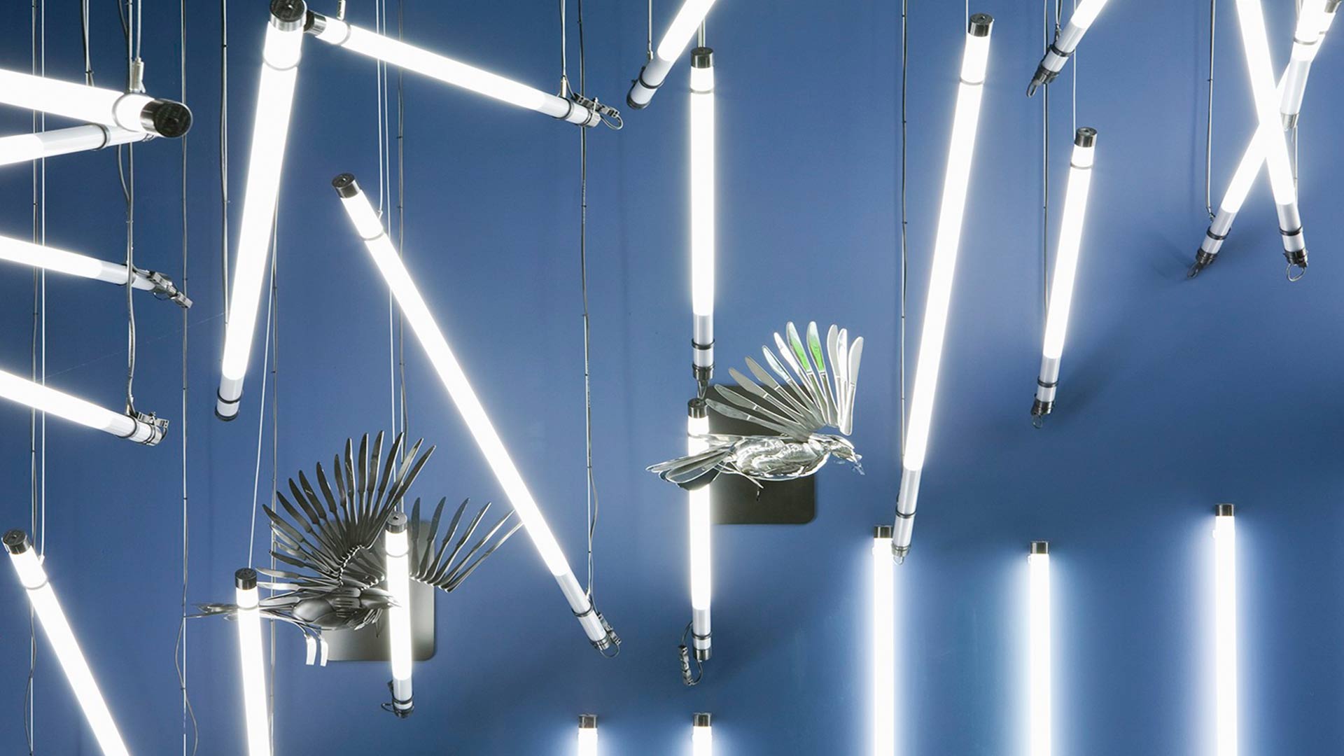 Light Sculpture Energy Efficient Lamps Cutlery Shaped - Sculptural Lighting Design Lamp - HD Wallpaper 