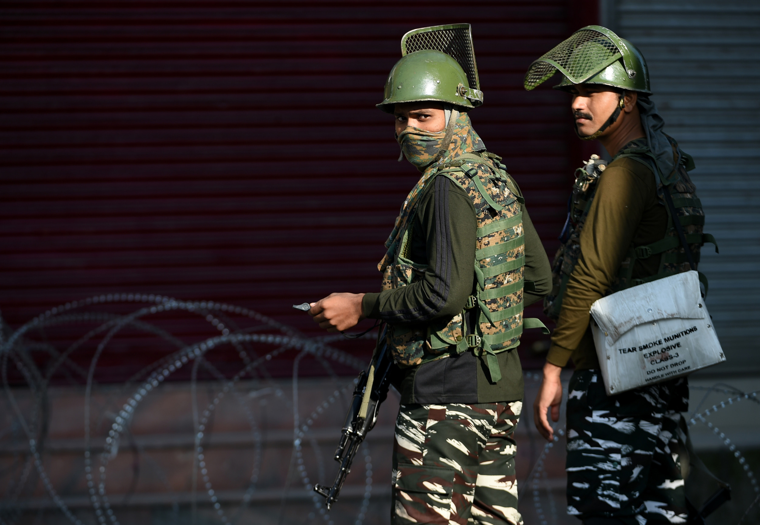 India Kashmir Crackdown Pakistan Border - Soldier - HD Wallpaper 