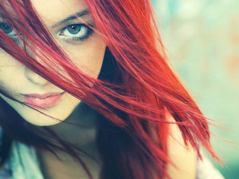 Sensual Redhead Wallpaper - Girl With Red Hair And Green Eyes - HD Wallpaper 