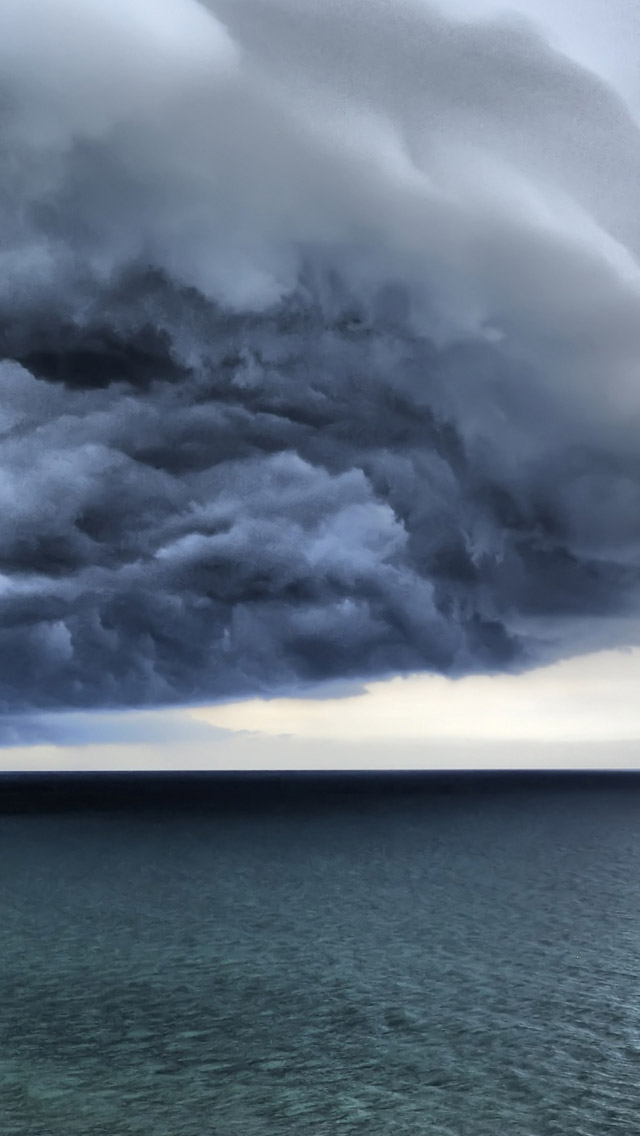 Storm Clouds Iphone Wallpaper - Storm Approaching Background - HD Wallpaper 
